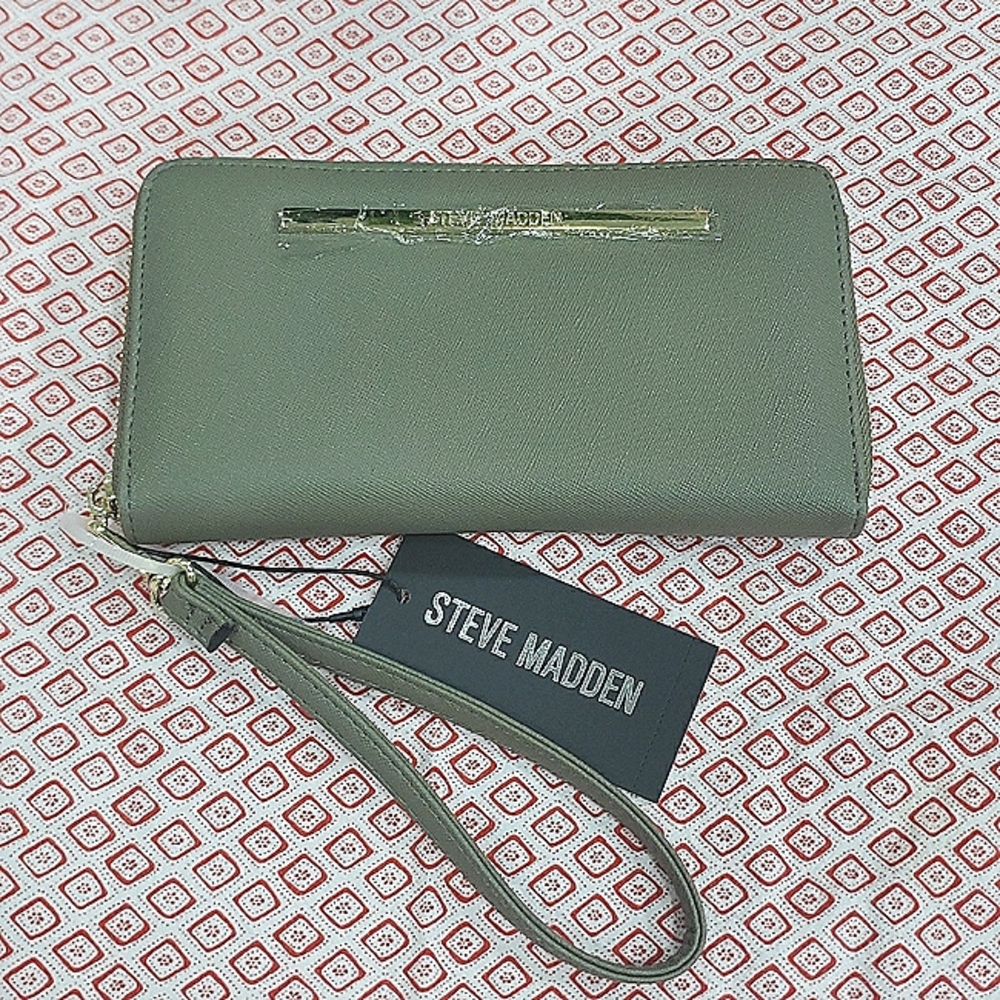 NWT-STEVEN MADDEN OLIVE WRISTLET